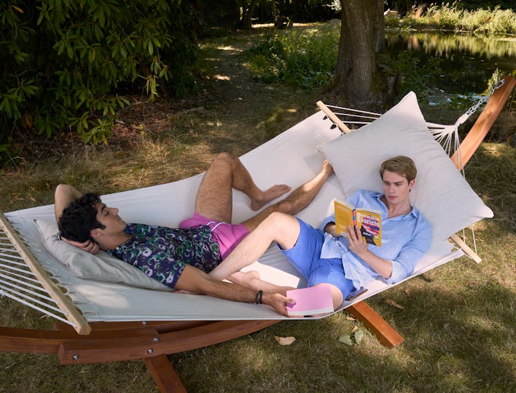 Nicholas Galitzine as Prince Henry and Taylor Zakhar Perez as Alex Claremont-Diaz in Red, White & Ro...