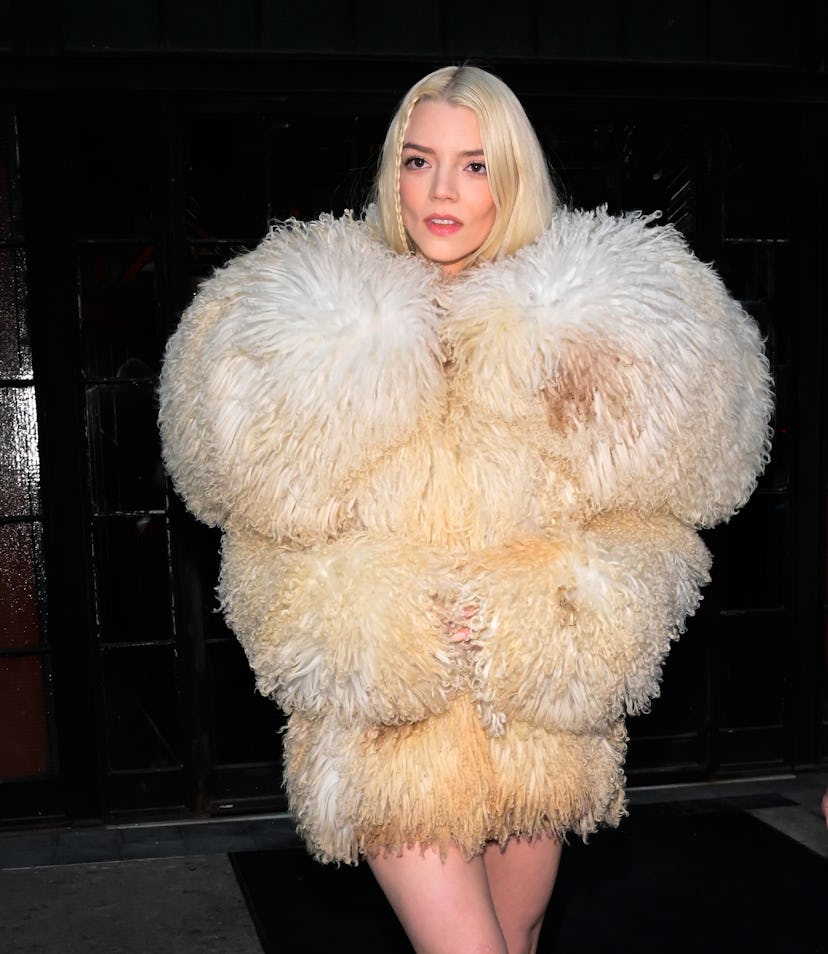  Anya Taylor-Joy is seen walking in Soho on February 04, 2025 in New York City. 