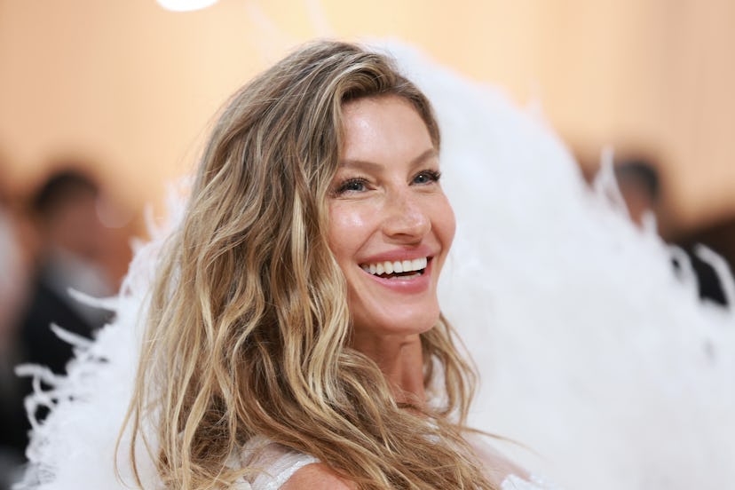 NEW YORK, NEW YORK - MAY 01: Gisele Bündchen attends The 2023 Met Gala Celebrating "Karl Lagerfeld: ...